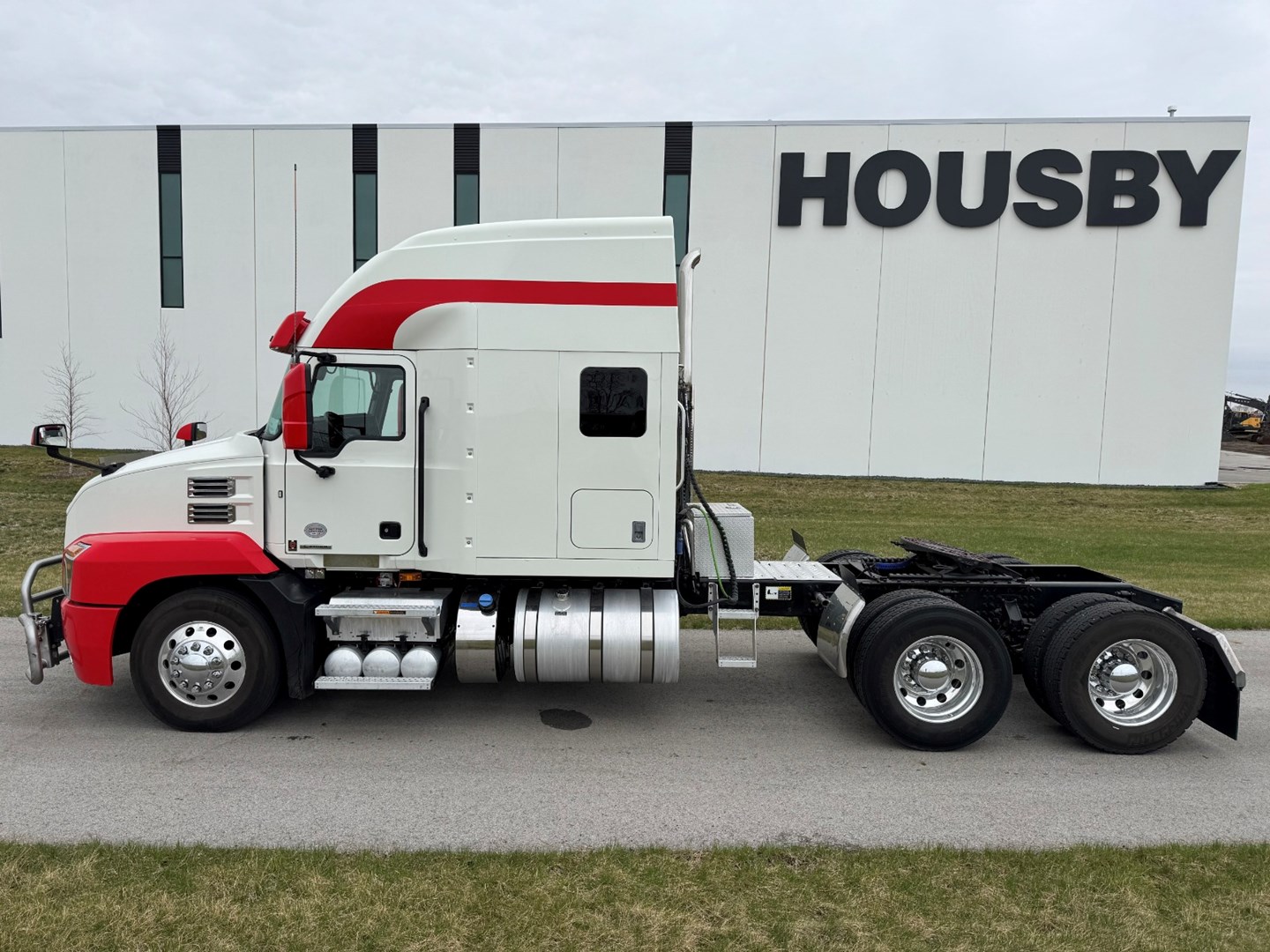 2021 Mack Anthem Sleeper - image 3